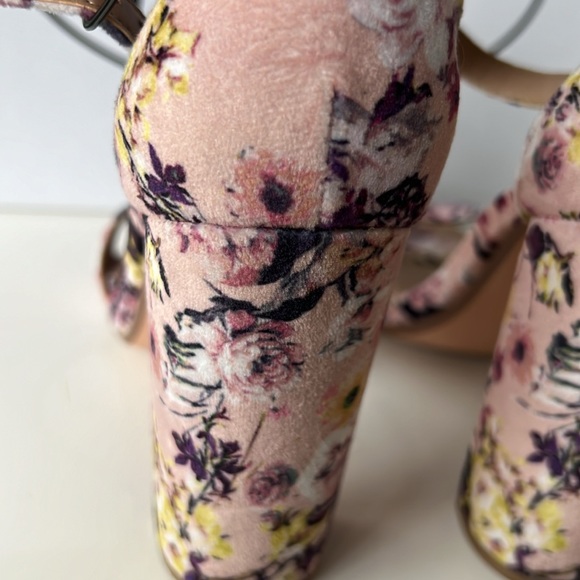 Steve Madden Carrson Floral Heel - Picture 5 of 7